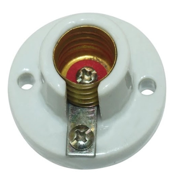 Lampu Terpasang Dengan Baik Karena Fitting Lampu Keramik Ukuran E14