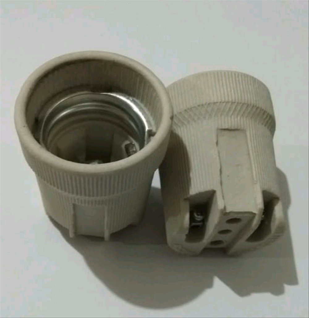 Fitting Lampu Keramik E27 Merk Broco
